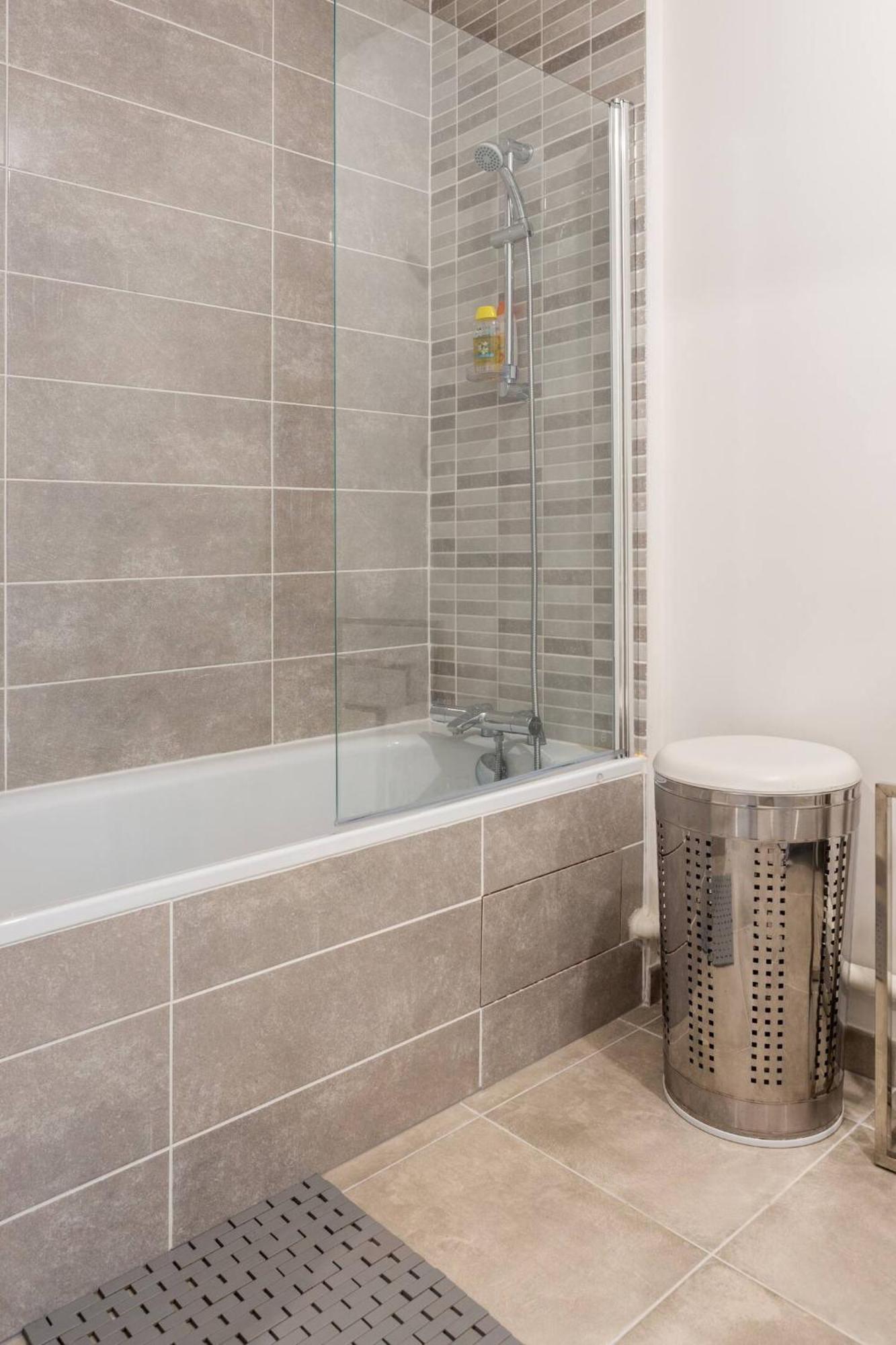 Apartment Paris I 77m Cosy I Proche Metro 11 - Possibility Of Direct Reservation With No Taxe By Asking A Question At Establishment Bagnolet