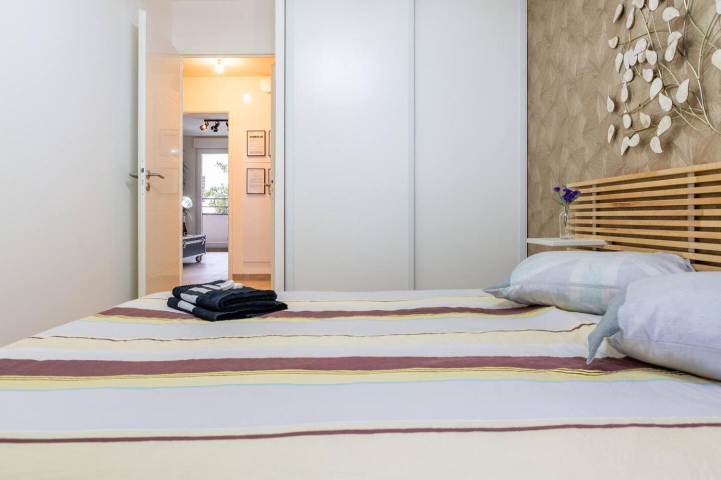 Apartment Paris I 77m Cosy I Proche Metro 11 - Possibility Of Direct Reservation With No Taxe By Asking A Question At Establishment *