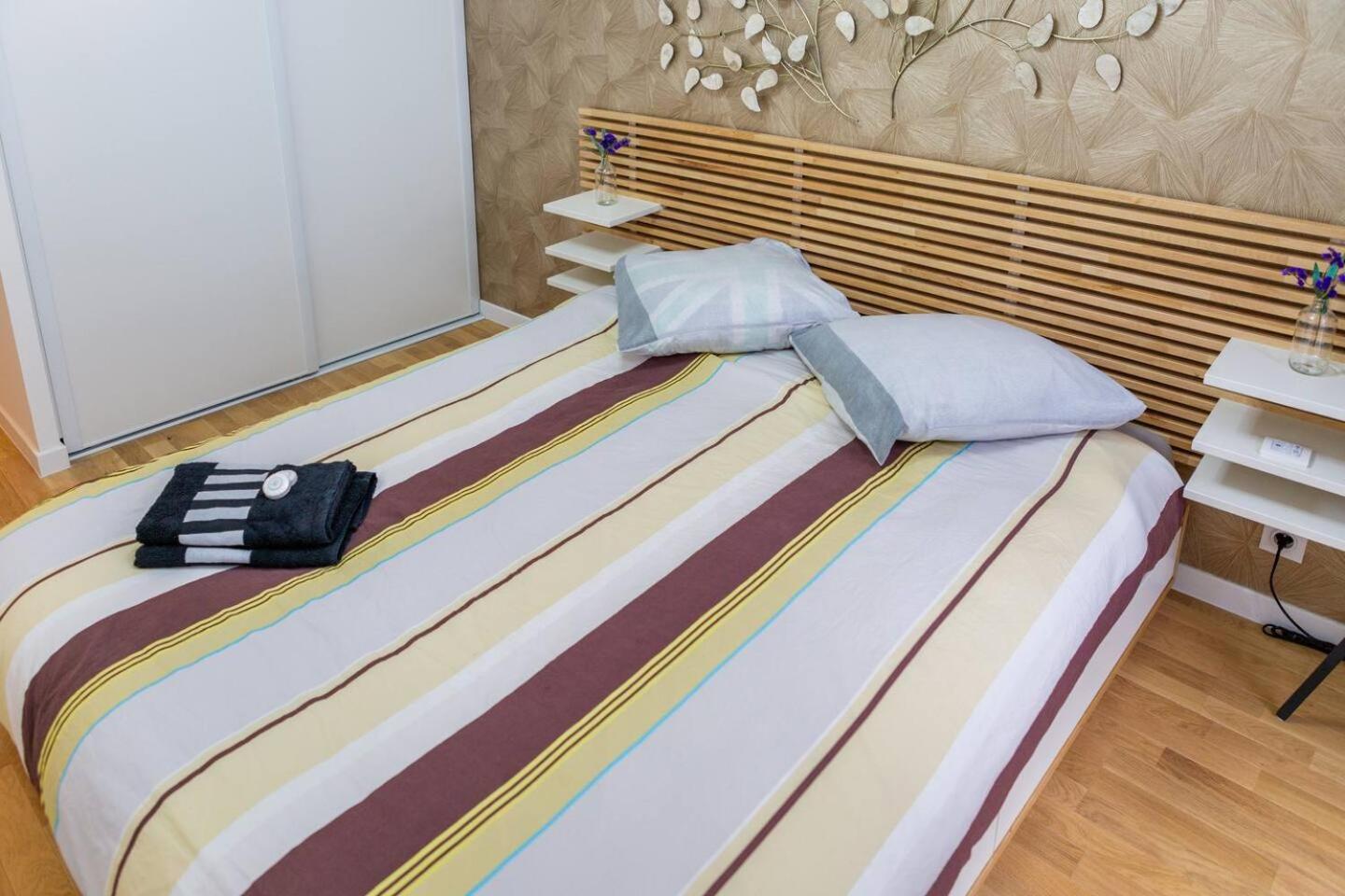 Apartment Paris I 77m Cosy I Proche Metro 11 - Possibility Of Direct Reservation With No Taxe By Asking A Question At Establishment *