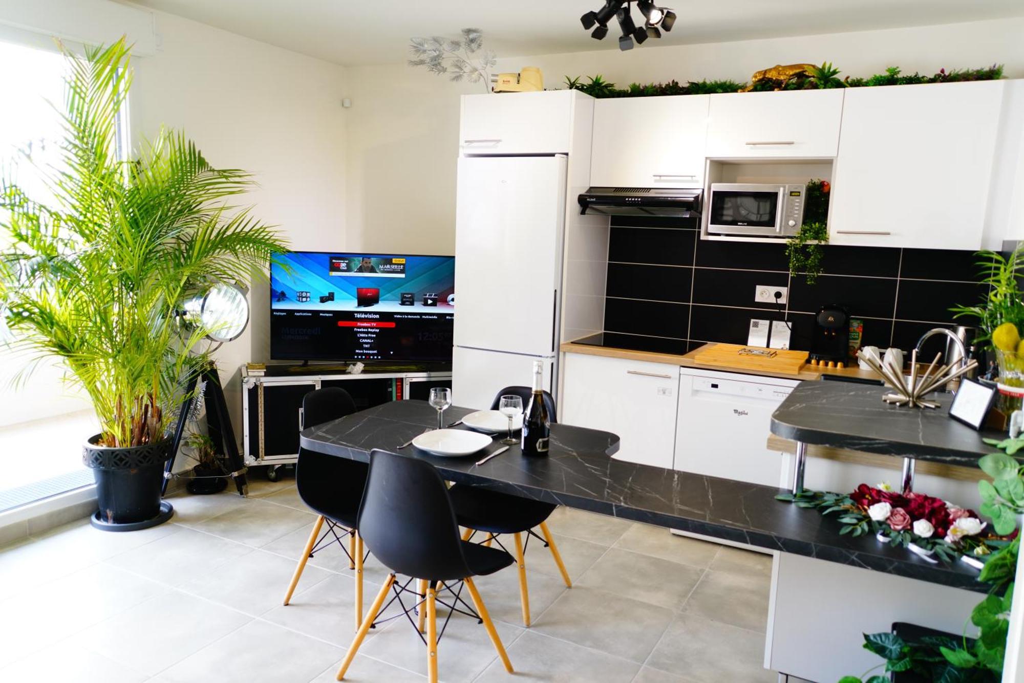 Apartment Paris I 77m Cosy I Proche Metro 11 - Possibility Of Direct Reservation With No Taxe By Asking A Question At Establishment Bagnolet