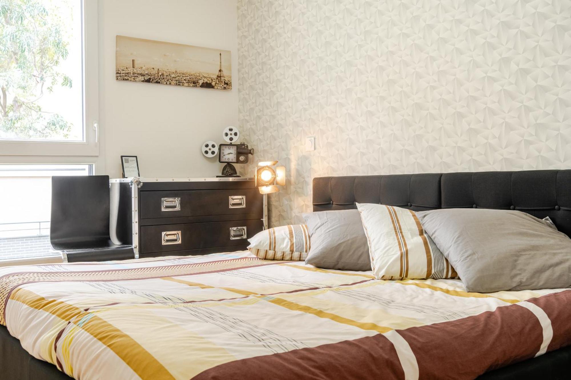 Apartment Paris I 77m Cosy I Proche Metro 11 - Possibility Of Direct Reservation With No Taxe By Asking A Question At Establishment *
