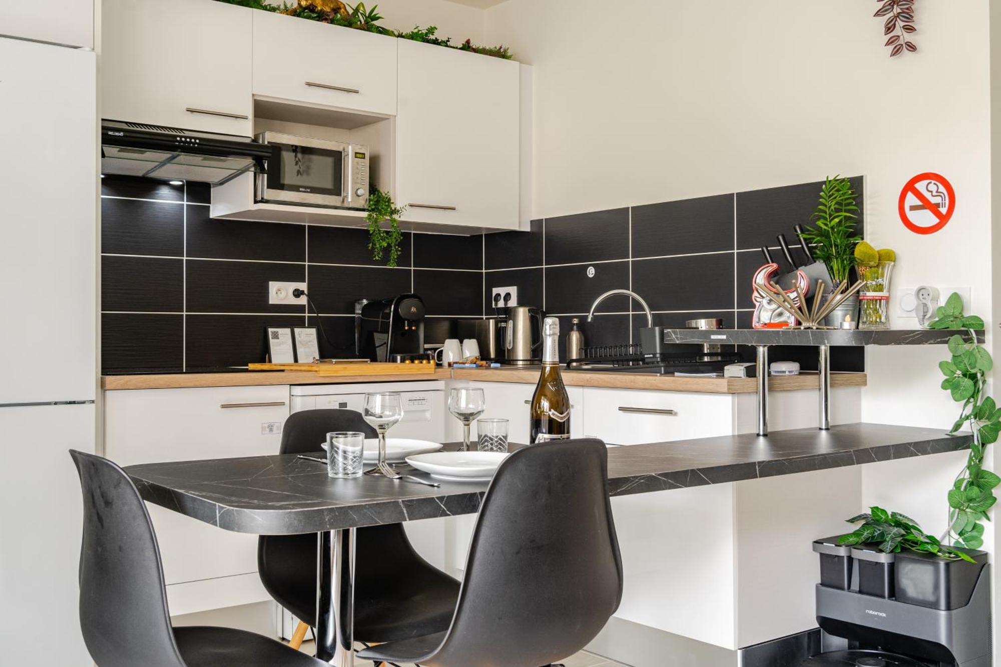Apartment Paris I 77m Cosy I Proche Metro 11 - Possibility Of Direct Reservation With No Taxe By Asking A Question At Establishment
