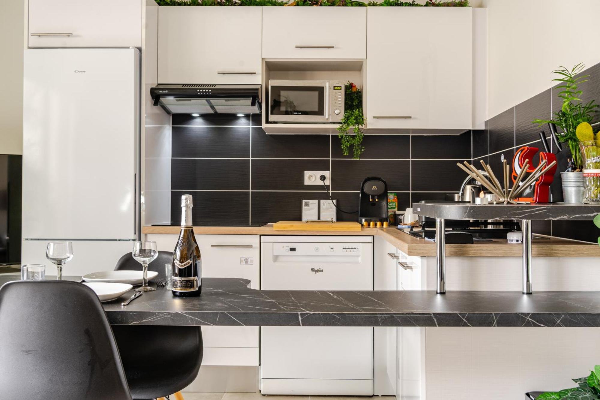 Apartment Paris I 77m Cosy I Proche Metro 11 - Possibility Of Direct Reservation With No Taxe By Asking A Question At Establishment