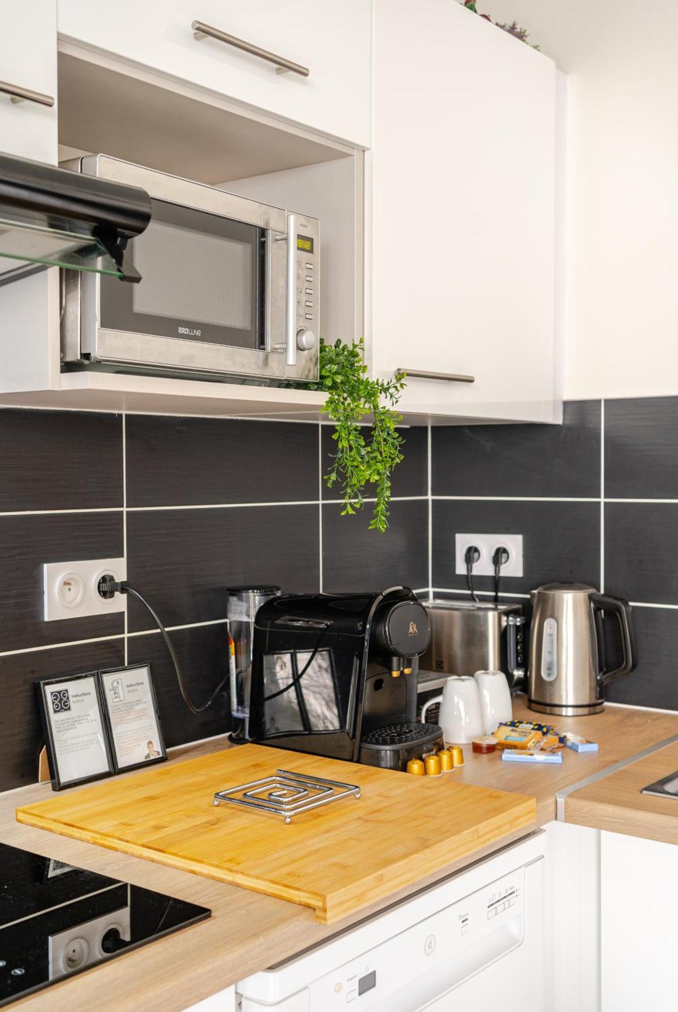 Apartment Paris I 77m Cosy I Proche Metro 11 - Possibility Of Direct Reservation With No Taxe By Asking A Question At Establishment *